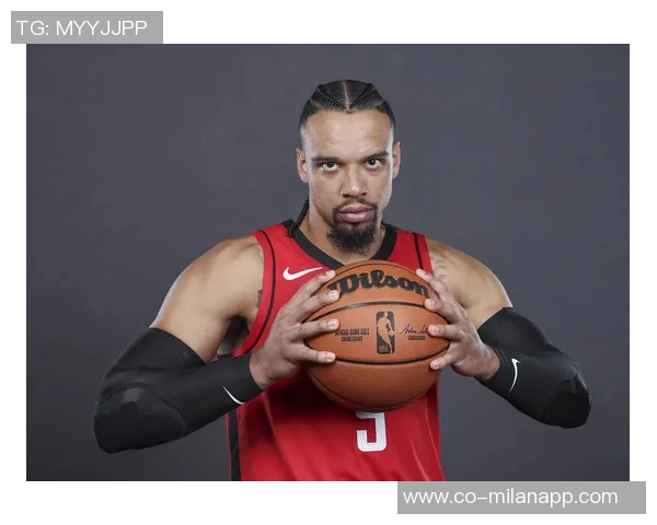 布克盛赞狄龙全力以赴的精神与努力态度绝不敷衍了事 布克盛赞狄龙全力以赴的精神与努力态度绝不敷衍了事