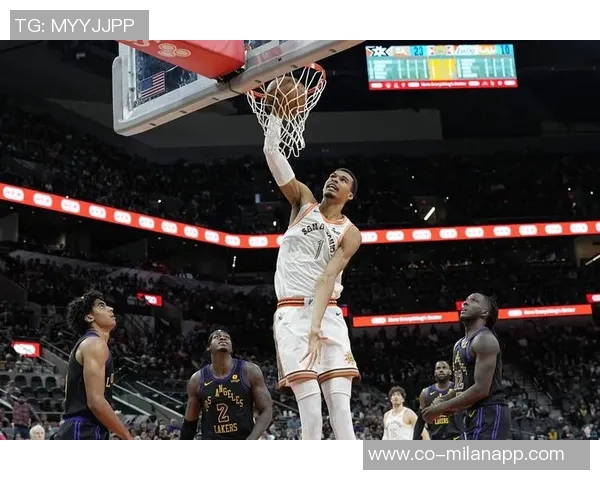 文班亚马高效砍下31分13板却因疑似受伤提前退赛但愿无碍 文班亚马高效砍下31分13板却因疑似受伤提前退赛但愿无碍