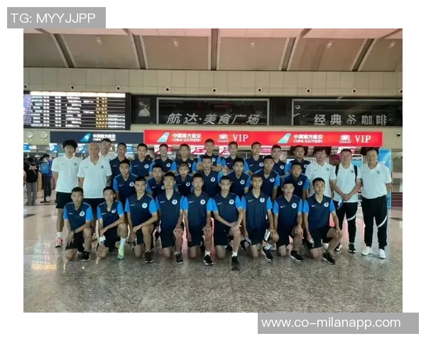 海港全队出征大连前上港集团高层亲临送上鼓励与支持